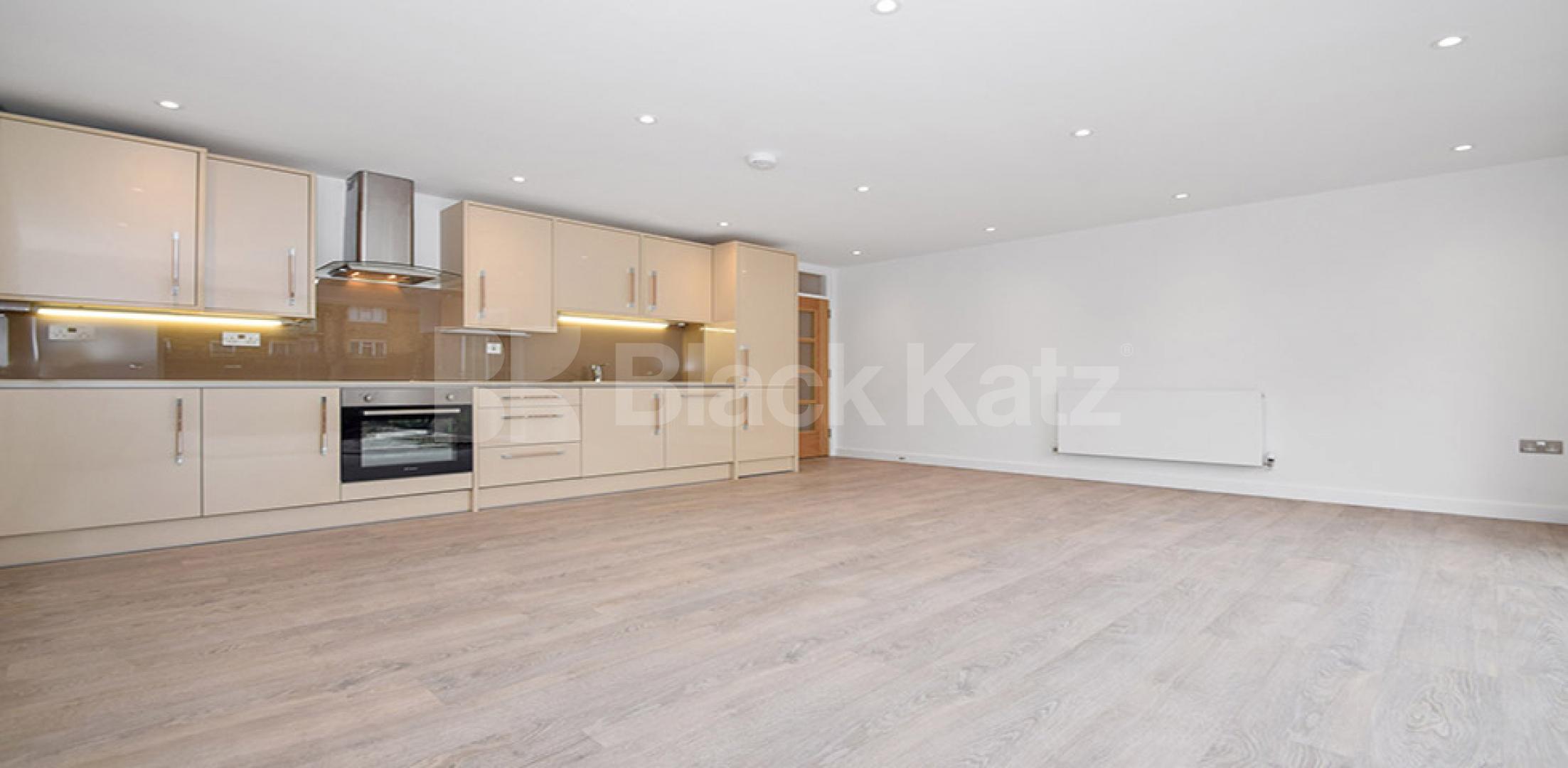 			Amazing Three Bedroom Garden Property !, 3 Bedroom, 1 bath, 1 reception Apartment			 Avenue road, Seven Sisters